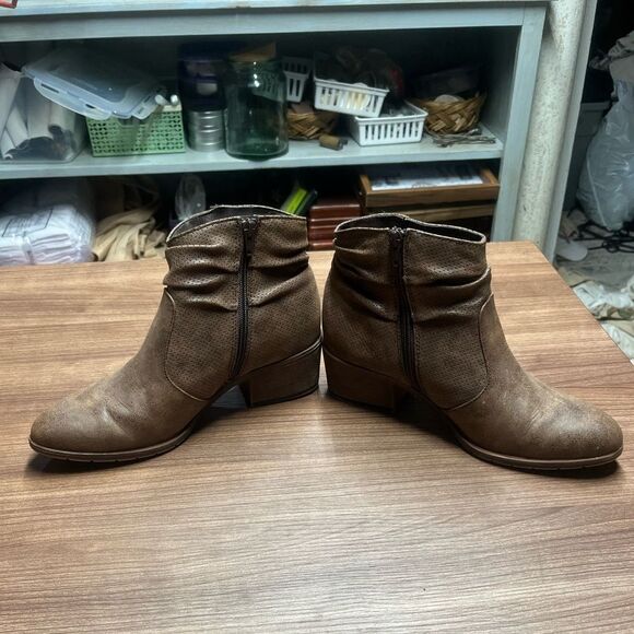 Brown booties - Picture 6 of 8